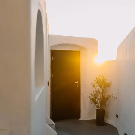 Noir Cave With Private Jacuzzi And Sunset Terrace * Pýrgos