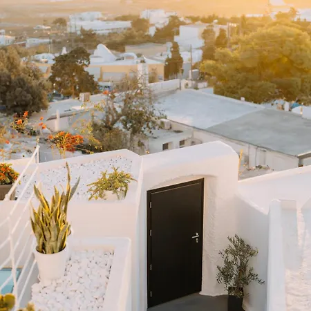 Noir Cave With Private Jacuzzi And Sunset Terrace Villa Pýrgos