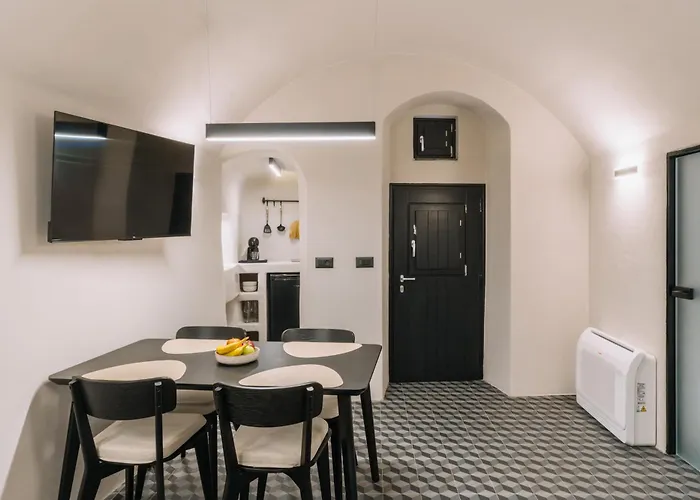 Noir Cave With Private Jacuzzi And Sunset Terrace فيلة Pýrgos