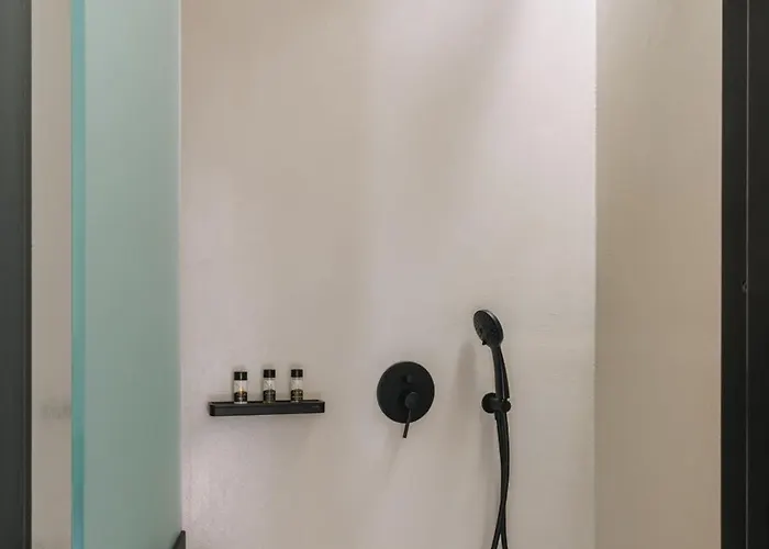 Noir Cave With Private Jacuzzi And Sunset Terrace